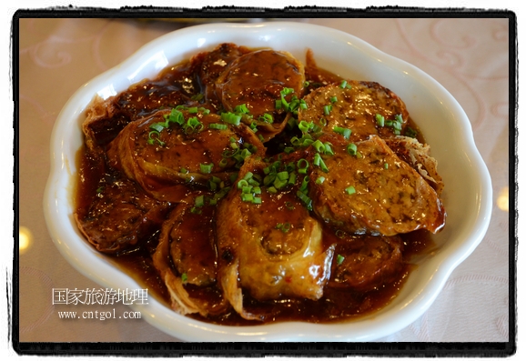 此次攝制組通過(guò)拍攝婺源代表名菜糊豆腐、粉蒸肉、荷包紅魚(yú)、賽鵝頸及地方小吃清明果、灰汁果、糯米子糕等來(lái)詮釋婺源美食經(jīng)典，展示婺源食文化，打造獨(dú)屬婺源的美食符號(hào)。