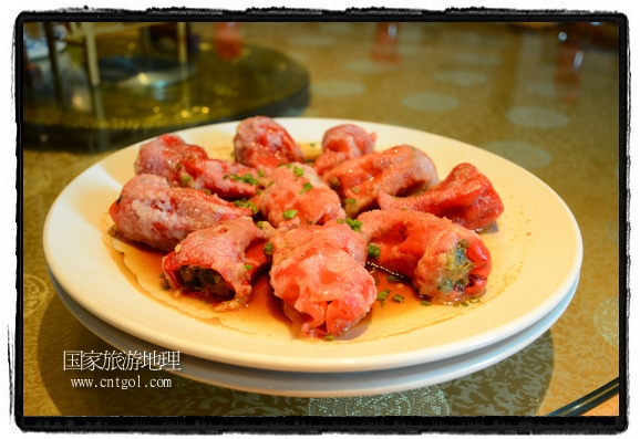 此次攝制組通過(guò)拍攝婺源代表名菜糊豆腐、粉蒸肉、荷包紅魚(yú)、賽鵝頸及地方小吃清明果、灰汁果、糯米子糕等來(lái)詮釋婺源美食經(jīng)典，展示婺源食文化，打造獨(dú)屬婺源的美食符號(hào)。