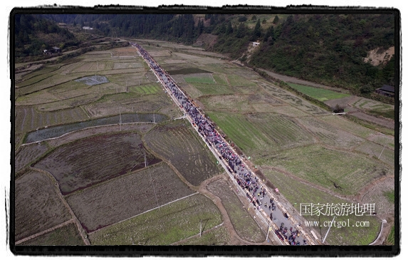 1700桌合攏宴，總長3.7公里，10380人同桌就餐，創(chuàng)歷史之最