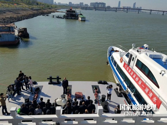 江西開展呵護(hù)一湖清水，嚴(yán)厲打擊非法采砂行動（圖）