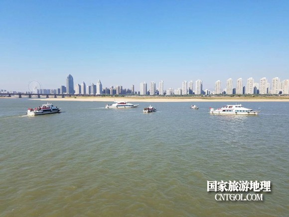 江西開展呵護(hù)一湖清水，嚴(yán)厲打擊非法采砂行動（圖）