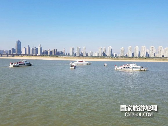 江西開展呵護(hù)一湖清水，嚴(yán)厲打擊非法采砂行動（圖）